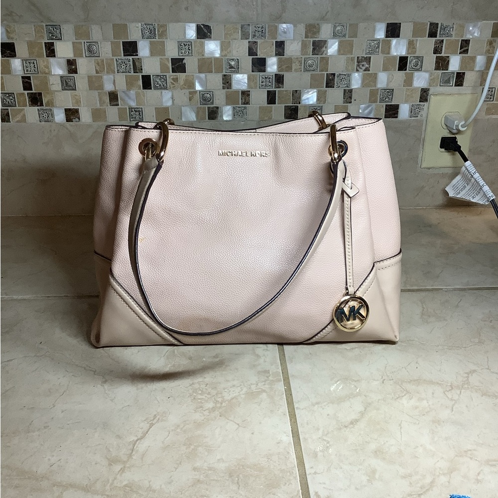 Michael kors woman pink purse